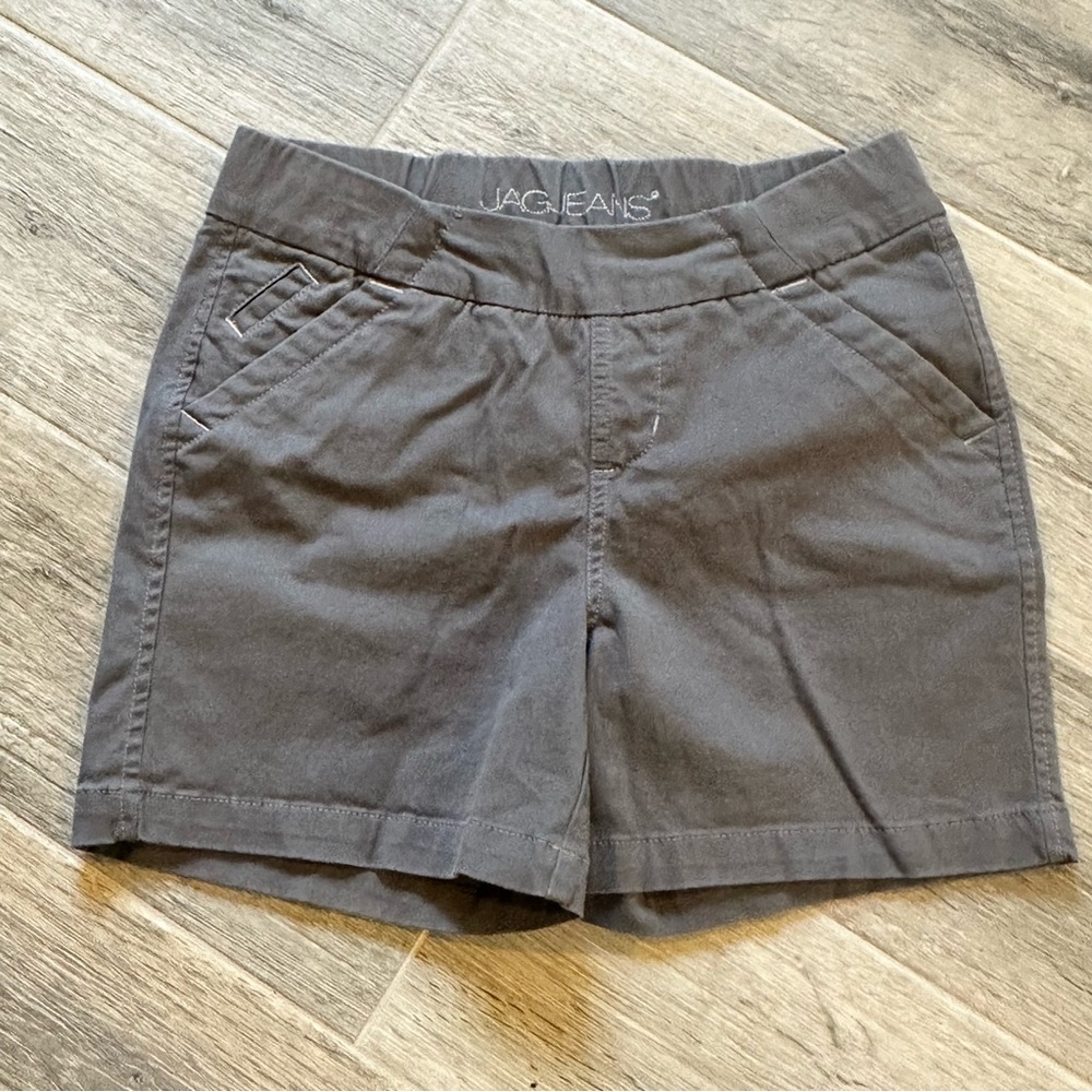 JAG Jeans Classic Fit Gray
Shorts Size 4/27 Mid Length Bermuda
